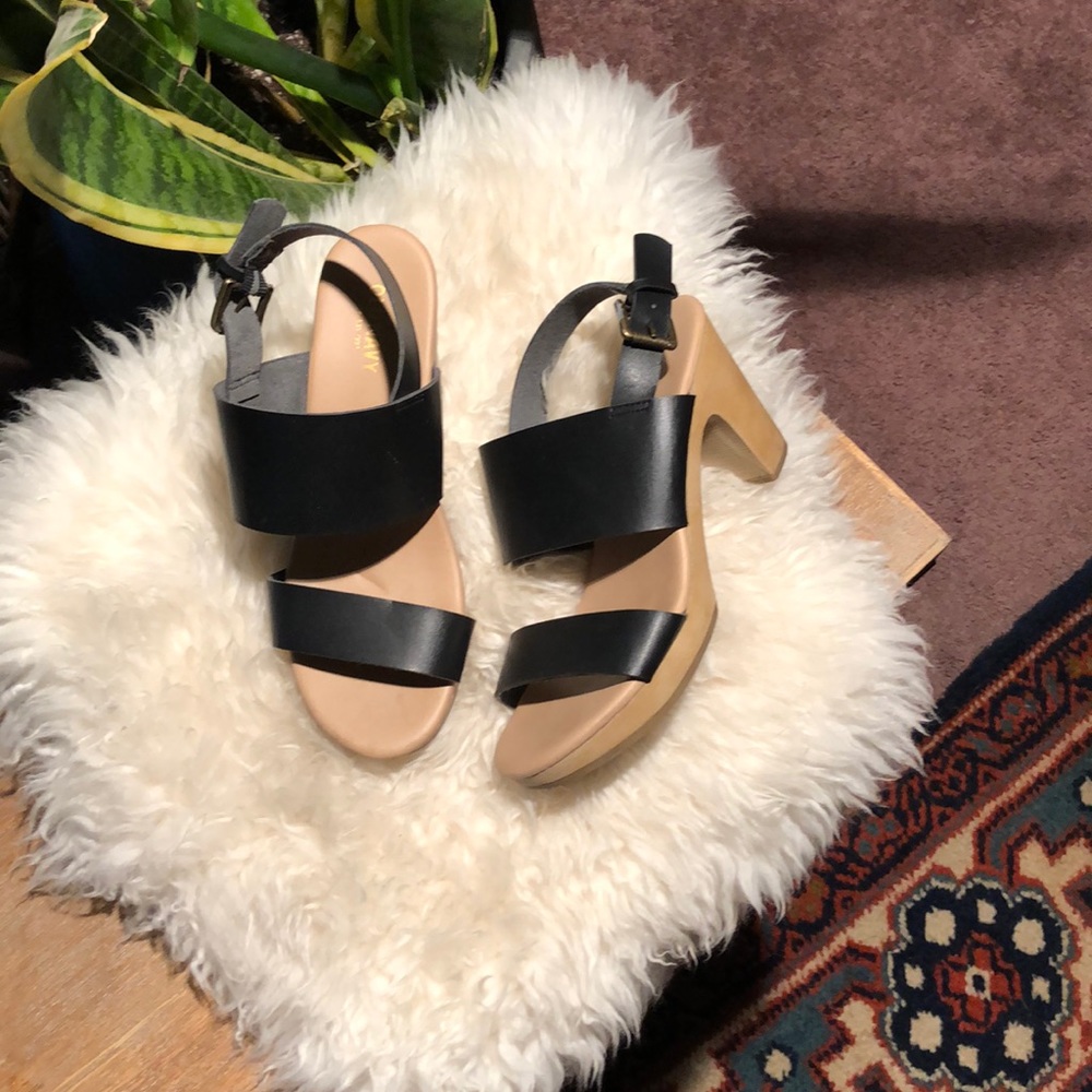 Clog strapped old navy black heels!